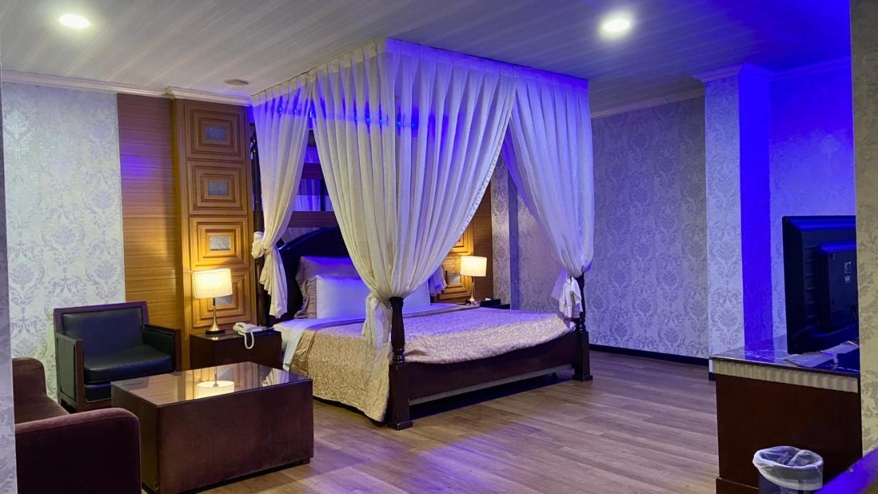 Huang Xing Motel Pingtung Exterior photo